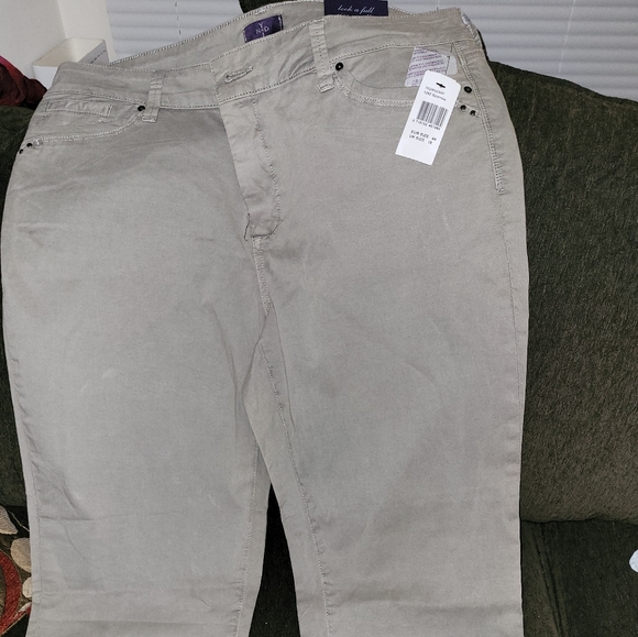 Shoes - Picture 5 of 5